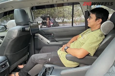 Toyota Kijang Innova Zenix Q Hybrid Modellista Sarat Fitur Pemanja