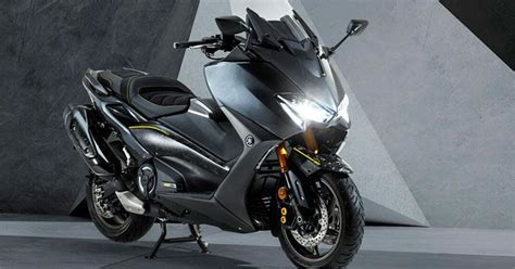 Yamaha TMAX 20 Aniversario carbono forjado para celebrar dos décadas