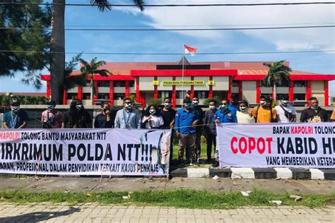 Aliansi Peduli Kemanusiaan Kota Kupang Kembali Gelar Aksi Di Mapolda NTT