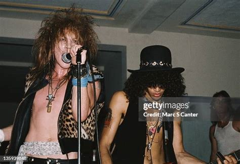 Axl Rose And Slash Of The Rock Band Guns N Roses Perform Onstage Nachrichtenfoto Getty