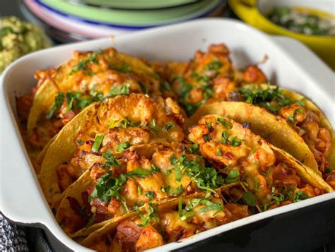 Taco S Met Kruidige Kip En Wokgroente Familie Over De Kook