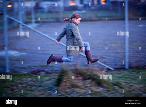 Pony Springen Zaun Fotos Und Bildmaterial In Hoher Aufl Sung Alamy