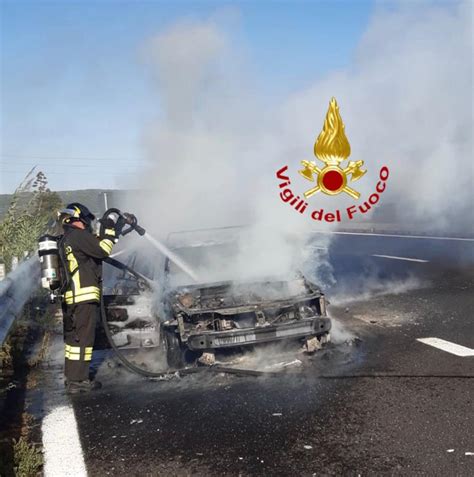 Paura Sulla 131 Auto Prende Fuoco Salvo Il Conducente Cronaca