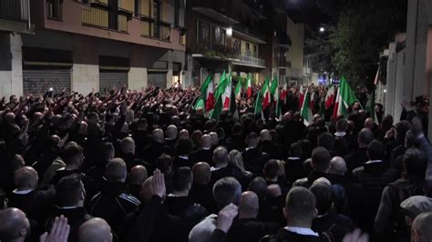 Saluti Romani Al Corteo In Memoria Di Ramelli Tredici Persone A