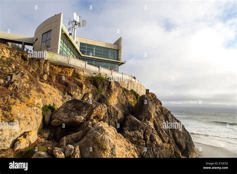 Cliff House Restaurant Overlooks The Pacific Ocean In San Francisco