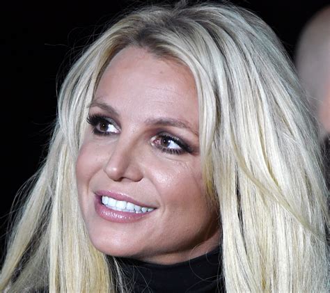 Britney Spears Sends Internet Into Total Meltdown As She Rolls Around Nude On Beach Indiaweekly