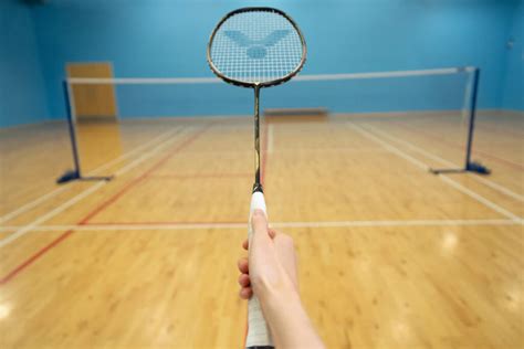 How To Hit A Backhand Drive In Badminton: Step-By-Step Tutorial ...