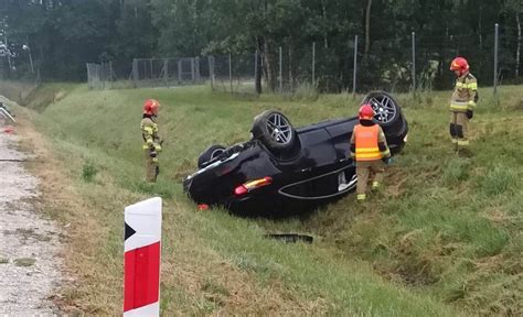 Wypadek na autostradzie A4 koło Tarnowa Samochód wypadł z jezdni i