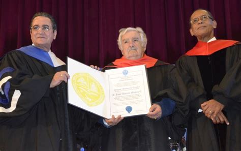 José Mujica recibe el título de doctor honoris causa de la Universidad