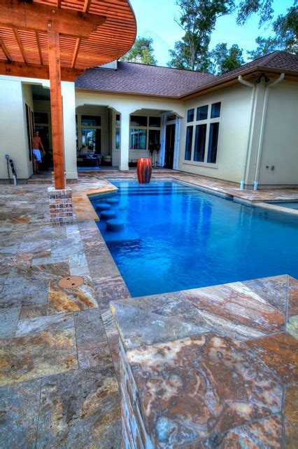 Rectangular Pool Disappearing Fountain And Pergola Classique