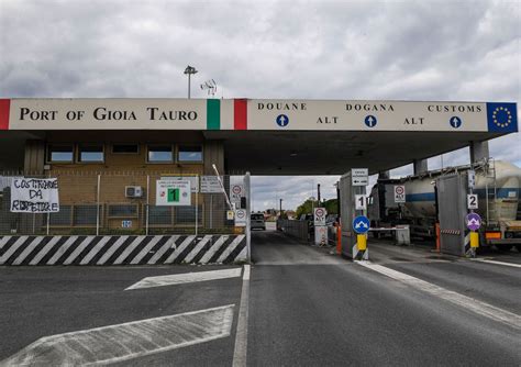 Cocaina Tra Le Banane Sequestro Record Nel Porto Di Gioia Tauro