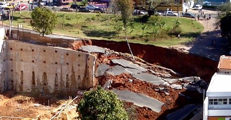 G1 Falha na sustentação do muro de arrimo causou cratera em Campinas