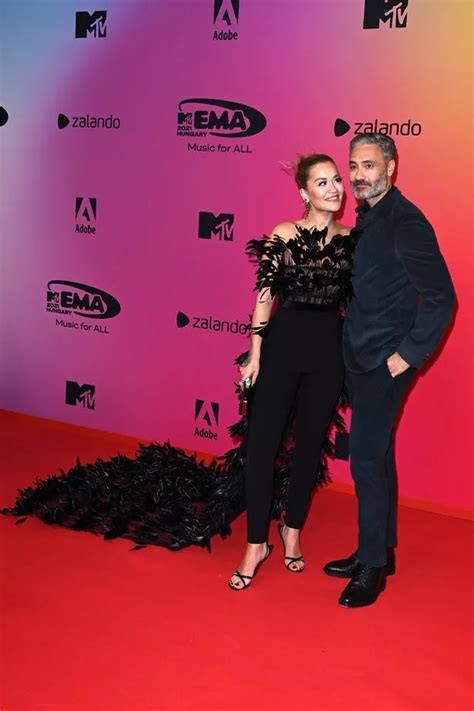 Risqué Rita Ora bares all in fully nude snap as romance with Taika