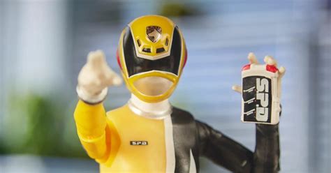 Power Rangers S P D Yellow Ranger Joins Hasbros Lightning Collection