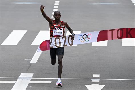 Eliud Kipchoge Repite El T Tulo De La Marat N Ol Mpica En Tokio