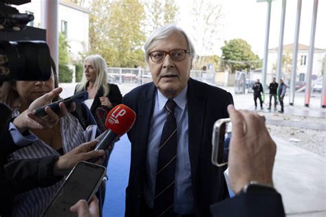 Vittorio Sgarbi Condannato Per Aver Diffamato L Ex Sindaca Di Roma