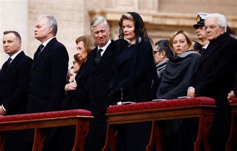 La Reina Sof A Asiste Con Los Reyes De B Lgica Al Funeral Del Papa