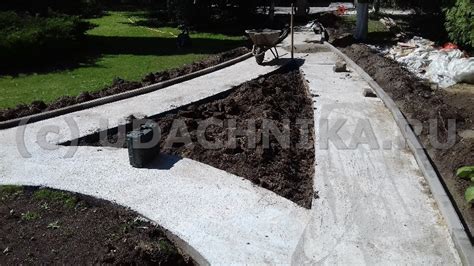 Красивая и практичная садовая дорожка из бетона