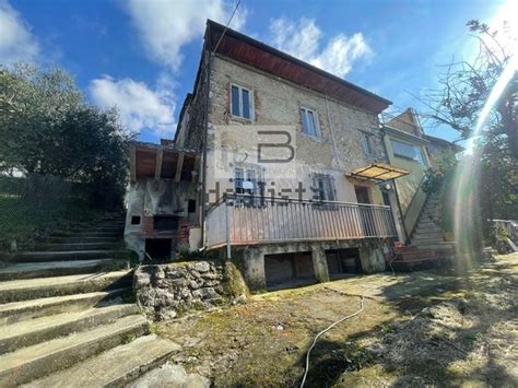 Casa Di Paese In Vendita In Via Del Grillo S N C Camaiore Idealista