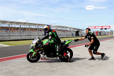 Sesi Latihan Bebas Wssp Dan Wsbk Times Indonesia