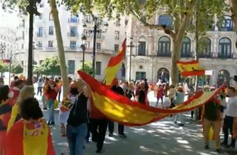 Decenas De Personas Se Concentran En Sevilla Contra El Gobierno