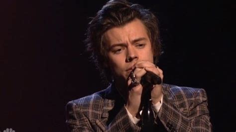 Video Harry Styles Performance On ‘snl — Watch Him Sing ‘sign Of The Times Hollywood Life