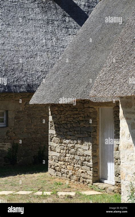 Traditional Thatched Cottages In Kerhinet Parc Natural Regional De