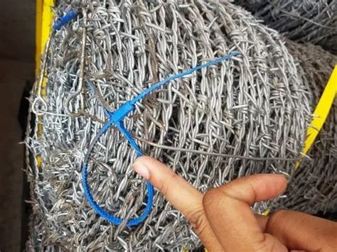 Knotted Zinc Coated Tata Wiron Gi Barbed Wire Material Grade