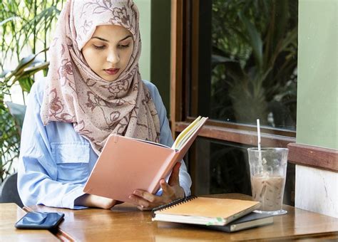 Islamic woman reading book | Premium Photo - rawpixel