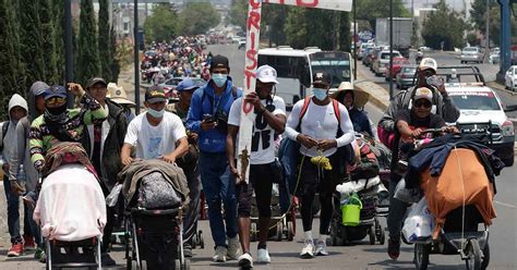 Salen Mil Migrantes De Tapachula Van Caminando Hacia La Cdmx