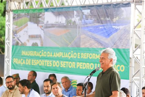 Caiado entrega praça de Esportes do setor Pedro Ludovico em Goiânia