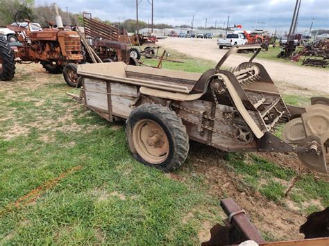 Antique New Idea Manure Spreader Heugatter Auction Bowie Texas