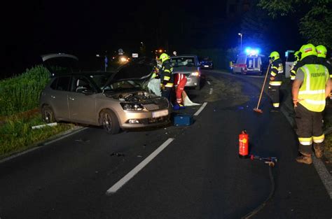 Kollision Pkw Mit Ballenpresse Eine Person Schwer Verletzt