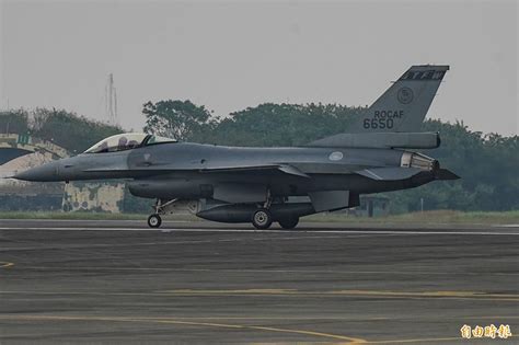 接裝不到1年 F 16v在嘉義外海光點消失 政治 自由時報電子報