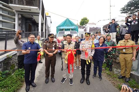 Pj Wali Kota Batu Dr Aries Agung Paewai S STP M M Bersama