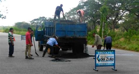 Gobernaci N Del Zulia Ejecuta Trabajos De Bacheo Y Desmalezamiento En