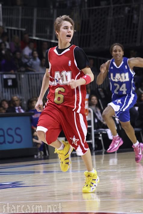 Photos Justin Bieber Plays Basketball At Bbva Nba All Star Celebrity