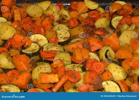 Verduras Crujientes A La Parrilla En Horno Vegetariano Y Vegano Imagen