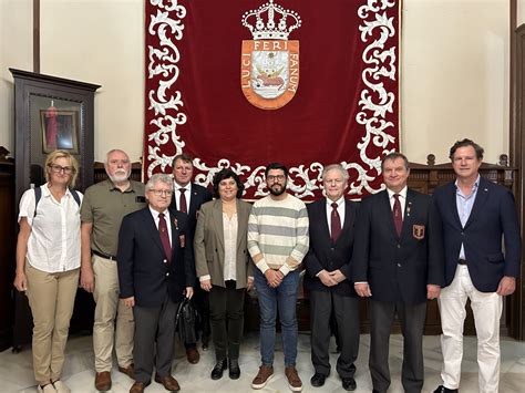 LA ALCALDESA DE SANLÚCAR SE REUNE CON LA HERMANDAD DEL TOISÓN DE ORO