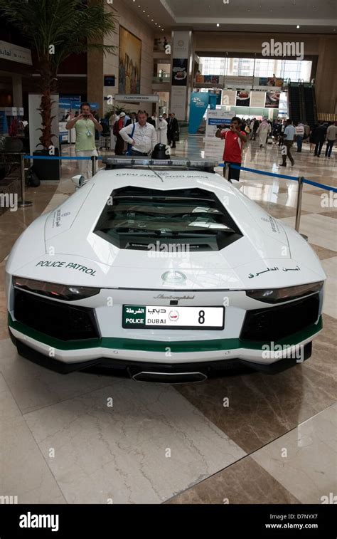 Dubai Polizei Lamborghini Aventador LP700 4 Coupe Streifenwagen