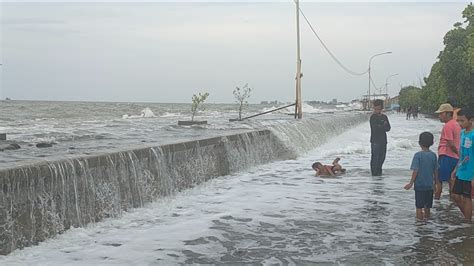 Gelombang Pasang Pantai Utara Jawa Ratusan Rumah Di Pekalongan