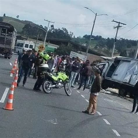 Accidente En Vía Bogotá Tunja Entre Dos Camiones Tiene Esa Carretera Cerrada