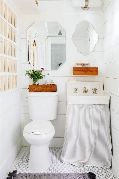 Creative Ways To Add Storage To The Walls Of A Tiny Bathroom Shunshelter