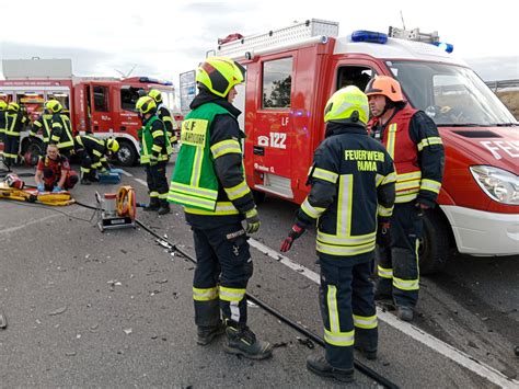 Verkehrsunfall Mit Zwei Eingeklemmten Personen Feuerwehr Objektiv