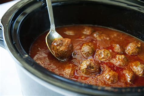 Slow Cooker Meatballs in Tomato Sauce Recipe