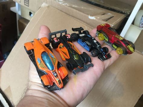 4 Carros Corrida Tipo Formula 1 Hot Wheels e Maisto Brinquedo para Bebês Hot Wheels Usado