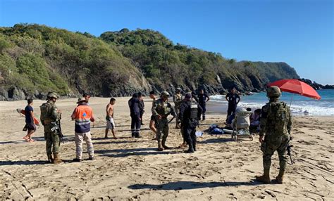 Turista De Querétaro Muere Ahogado En Playa De Zihuatanejo