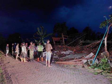 Hujan Dan Angin Kencang Landa Ngawi Ratusan Pohon Tumbang Dan Puluhan