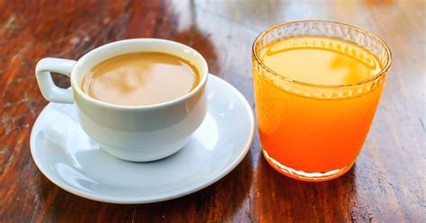 Zumo de naranja o café con leche Descubre qué se debe tomar primero