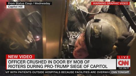 Vídeo Mostra Apoiadores De Trump Agredindo Policiais Assista Cnn Brasil